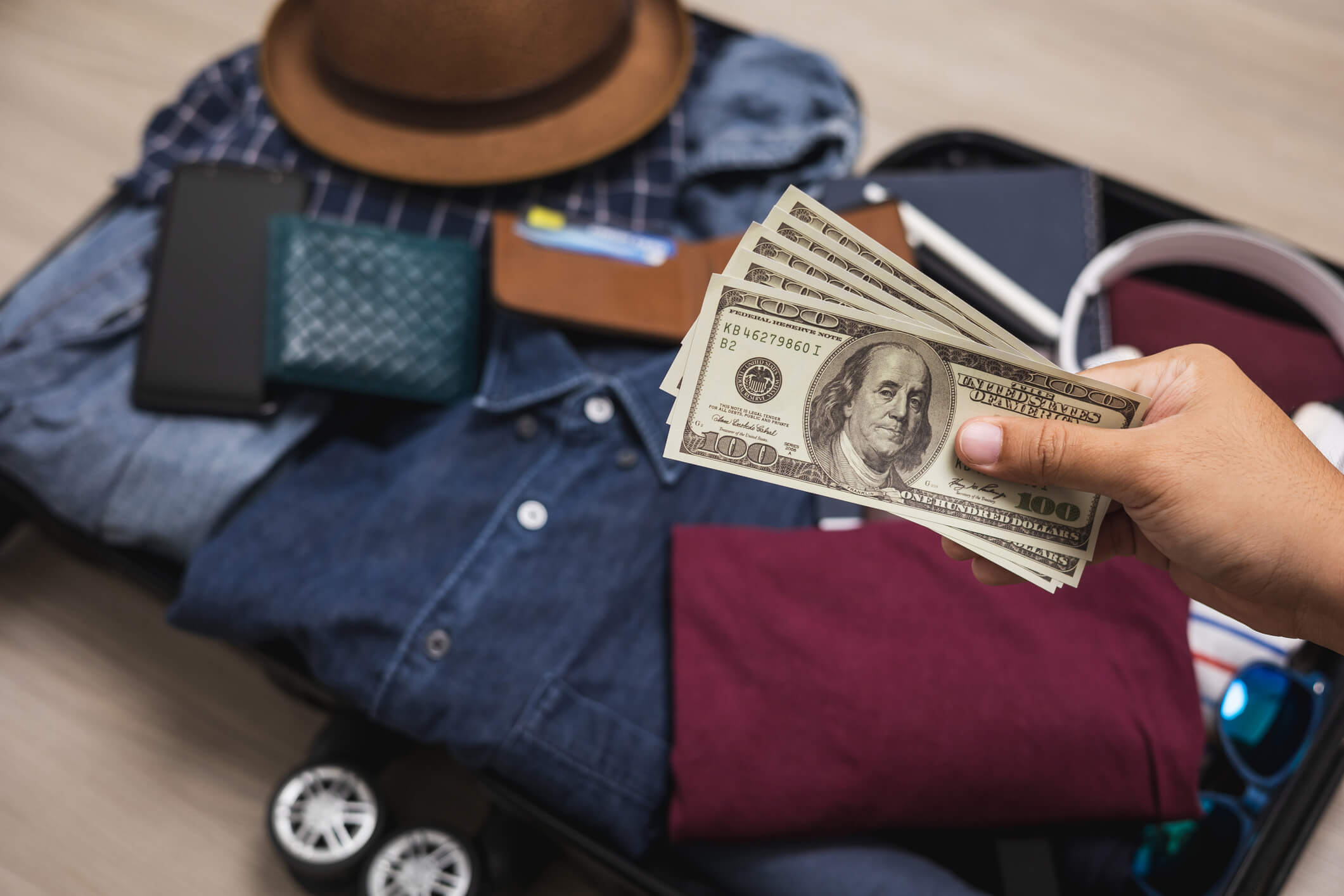 protecting money while traveling