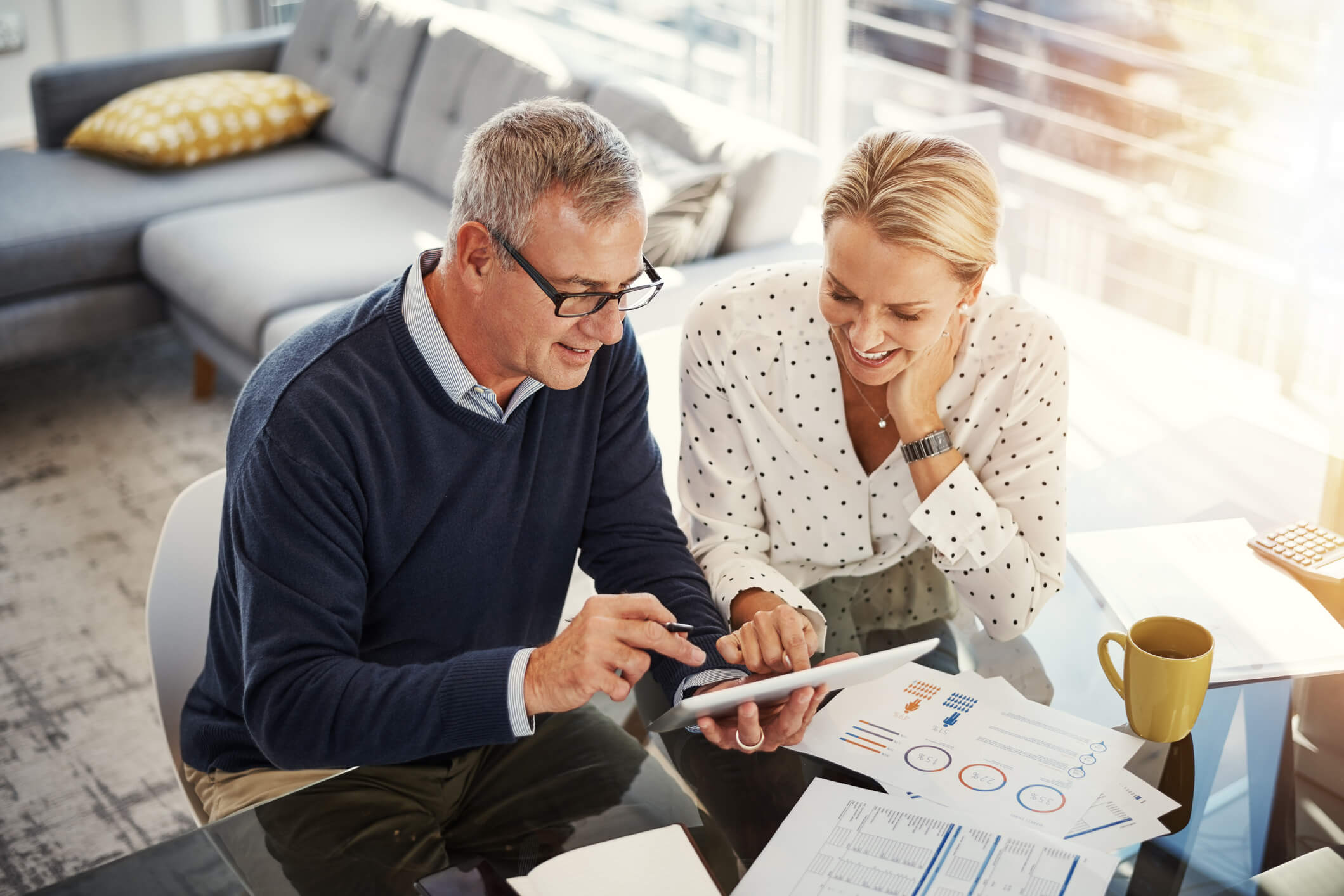 couple using a budgeting app